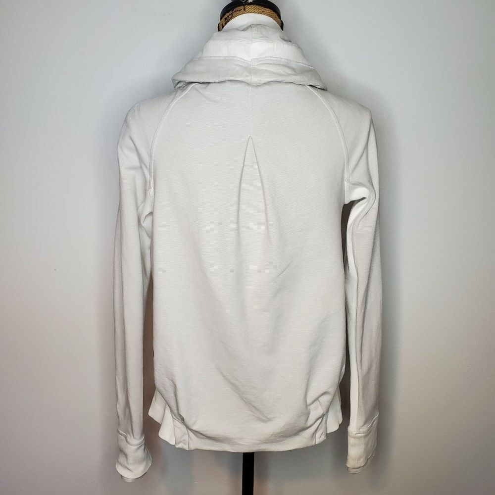 Lululemon To Class Button Down Jacket Size 4 - image 9